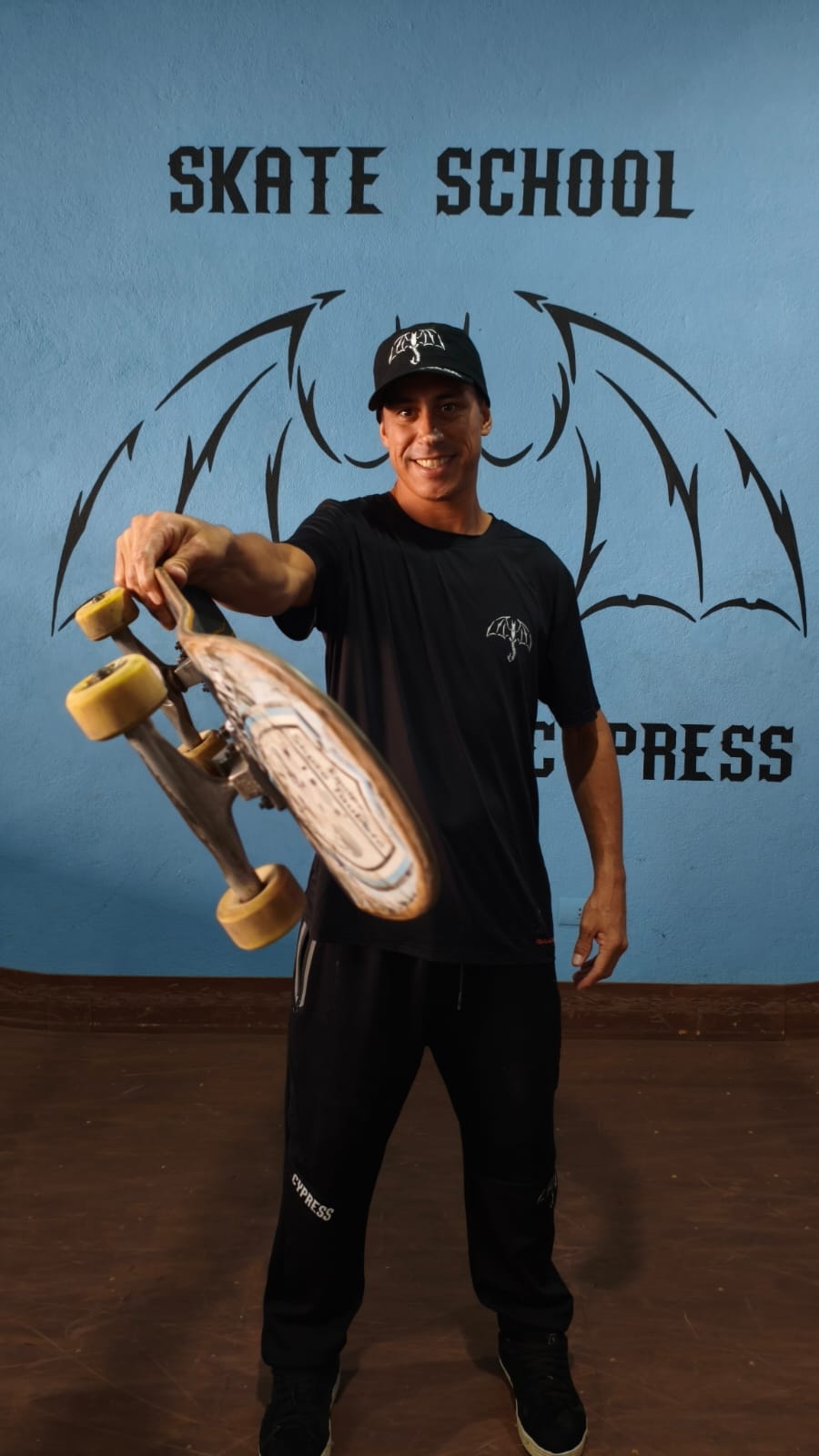 Cipriano em uma sessão de skate