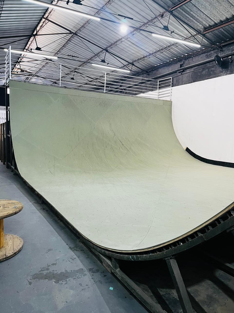 Halfpipe coberto de madeira
